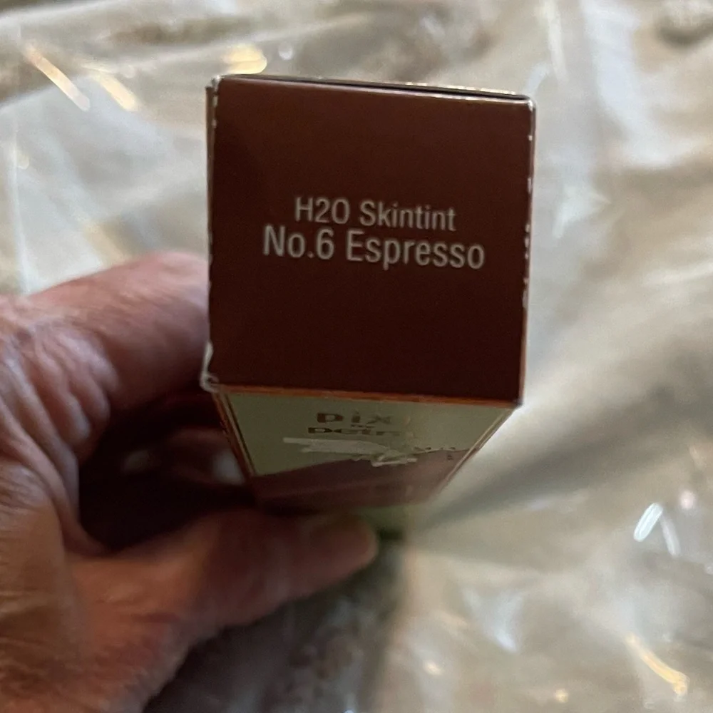 NIB- Pixi by Petra Skin Tint 1.18 fl.oz. Color is Espresso - Picture 6 of 13